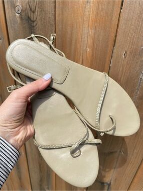 Minimal Strappy Sandals in Beige/Green